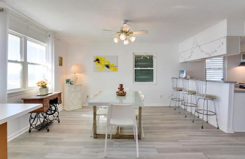 Oceanfront Home with Deck and Views in Galveston! - Foto 8