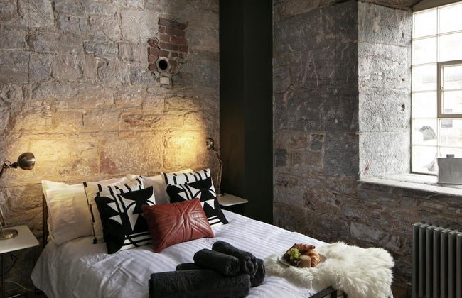 Two-bedroom Apartment at Royal William Yard - Photo 2