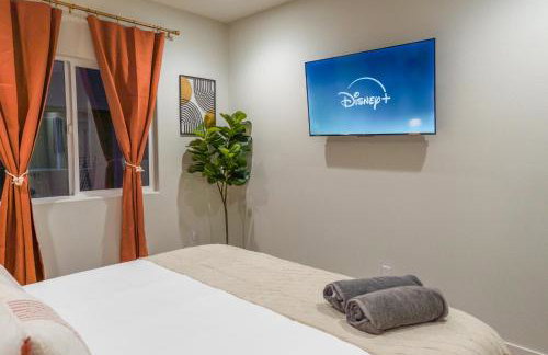 Spacious Disneyland Getaway I Game Room, King Suites & EV Access I Sleeps 14 - Foto 31