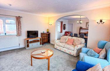 Three Bedroom Bungalow ideal for families or contractors Highbridge - Photo 16