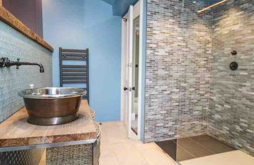 Bank Chambers in Bowness with Hot Tub and Lake Access - Photo 29