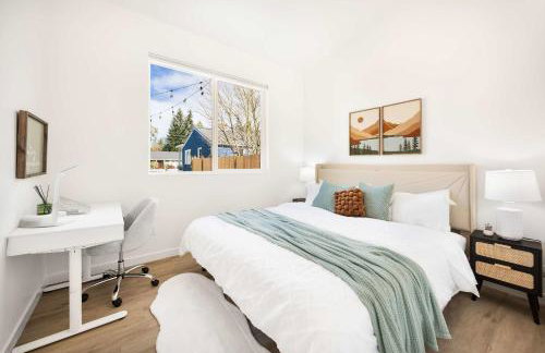 2025 Built Single-Level 2BR Serene Home with 2 AC - Foto 3