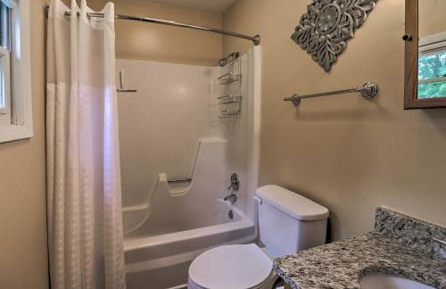 Hendersonville Home with Fire Pit 5 Mi to Downtown! - Foto 19