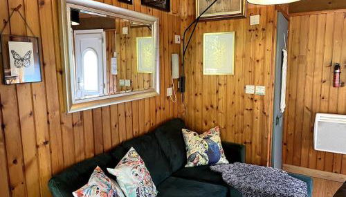Belle 2 bedroom log cabin with hot tub, forest and loch - Foto 2