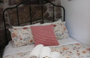 Pequena Casa rústica com piscina - Foto 46