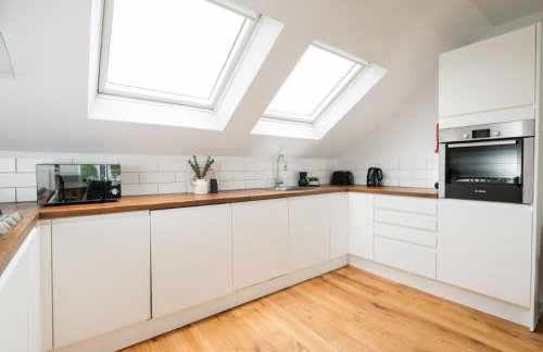 Contemporary 2 Bed Loft Honor Oak, London Apt - Photo 13