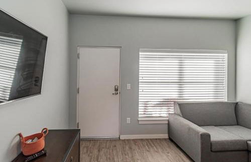 Bringham's Mill Apartments Perfect for Groups Full Kitchen Gym and Free Parking - Photo 107