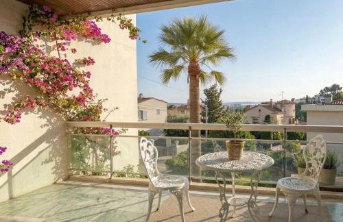 Sea view flat with car park boarder Cannes - Photo 1