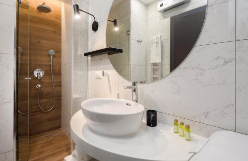 V Luxury Apartment - Photo 10