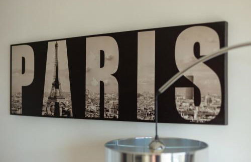 4 min walk to Metro, 60m², renovated, La Défense - Photo 8