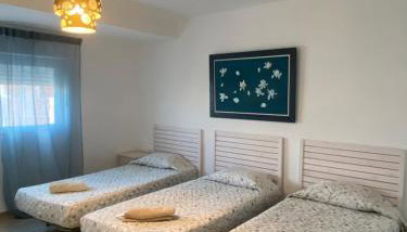 Apartamento con vistas a la Playa con Ascensor y WIFI 9 pax - Foto 2