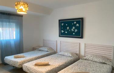 Apartamento con vistas a la Playa con Ascensor y WIFI 9 pax - Foto 2