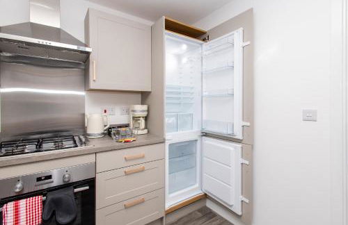 Willow by Alt-Stay - 3 Bed Home - Parking, WiFi & EV Plug - Contractors & Relocations - Weekly & Monthly Rates - Foto 9