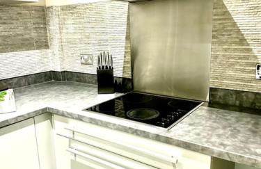 Exclusive Marina View Apartment Free Parking - Photo 22