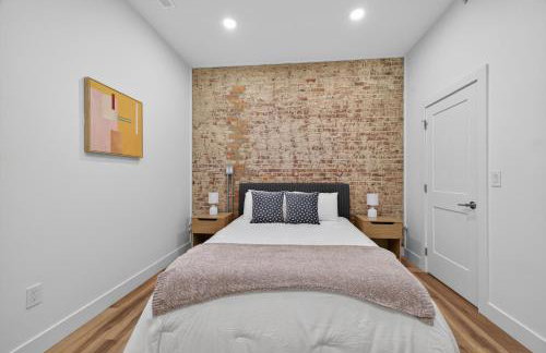 Stylish Downtown Unit with Historic Charm apts - Foto 20