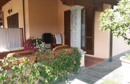 Casa Intignano - Camera con bagno e portico vista lago - Foto 12