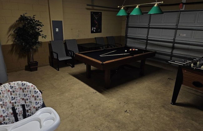 Spacious 7 Br, 4.5 Br Retreat With Pool 7 Bedroom Condo by RedAwning - Foto 20