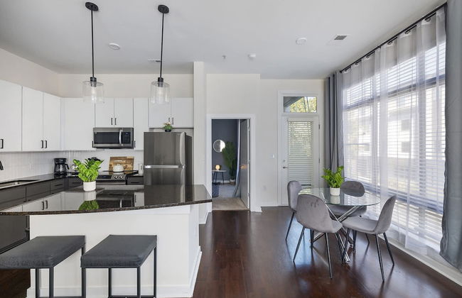 Spacious 2BD With Private Balcony and Free Parking 2 - Foto 49