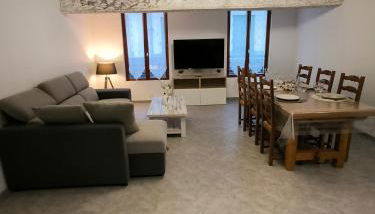 Appartement 6-8 personnes, gîte, climatisé, classé 3 étoiles, proche du zoo de Beauval et des châteaux de la Loire - Photo 2