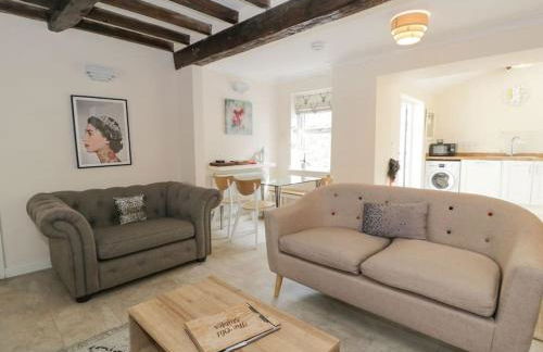 The Old Stables - Pet-Friendly Stay Near Ruthin Castle with Parking - Photo 1