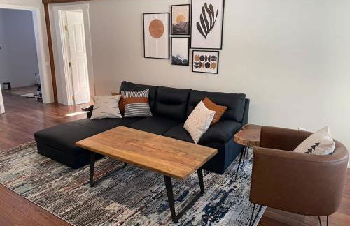 Modern & Cozy Getaway House near Conway lake - Pet Friendly - Foto 2