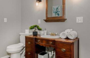 Entire Main level of Beautiful Historic Home - Foto 12