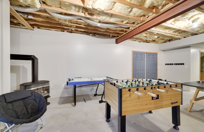 Elk Hollow by Avantstay Lakefront Chalet w Game Room Fire Pit - Photo 21