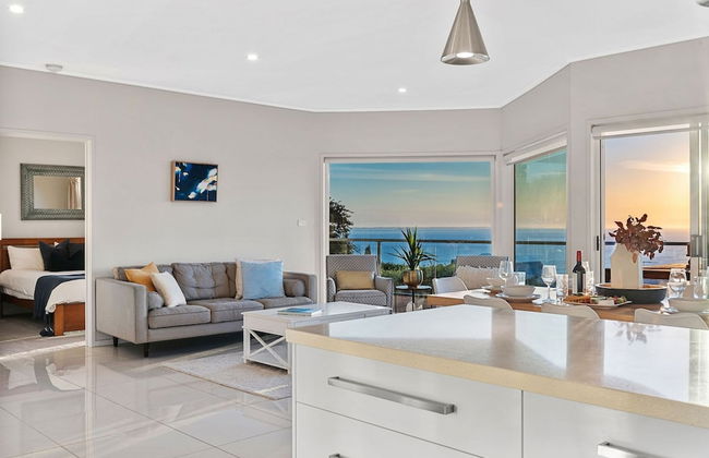 Clifftop Family Retreat With Views Pool - Foto 16