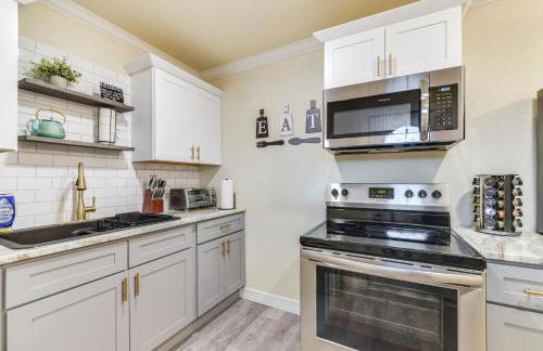 2 Mi to Dtwn Chic Waco Studio with Fire Pit! - Foto 12