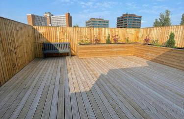 2 bedroom flat by Eccles Station with communal rooftop garden - Foto 9