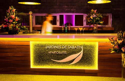 Apartosuites Jardines de Sabatini - Photo 28