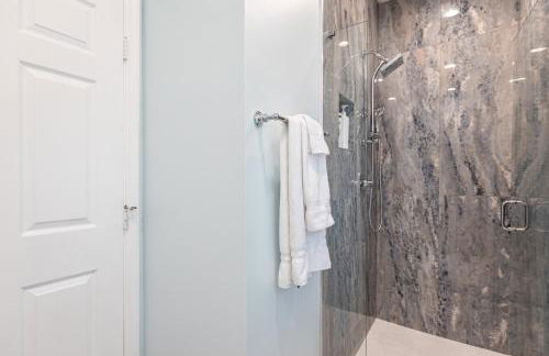 Tropical Oasis with Heated Pool - Photo 5