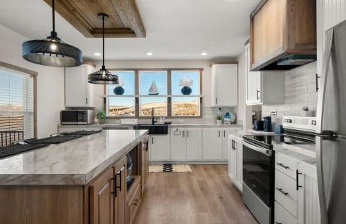 New Bear Lake Home with Beautiful Fall Views - Photo 4