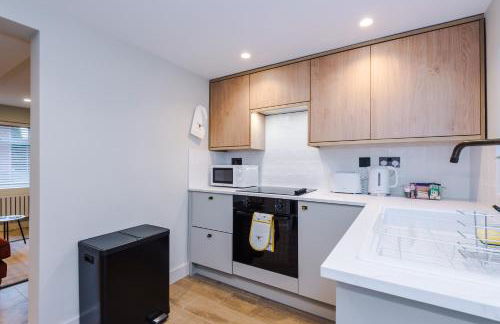 Foden's House by YourStays - 2 Bedroom Cottage in Sandbach with gorgeous dining room extension, High end finish - Foto 26