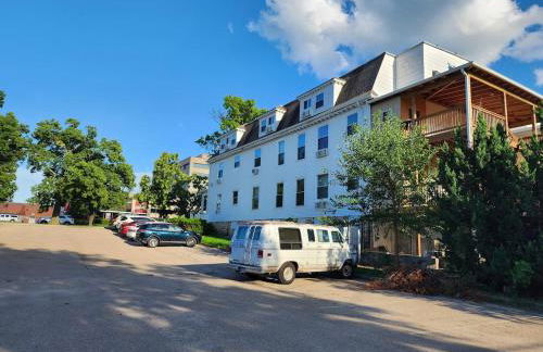 Relaxing Downtown 1 Bed, Dog Friendly Apartment with Deck, Dog Exercise Area - Foto 41