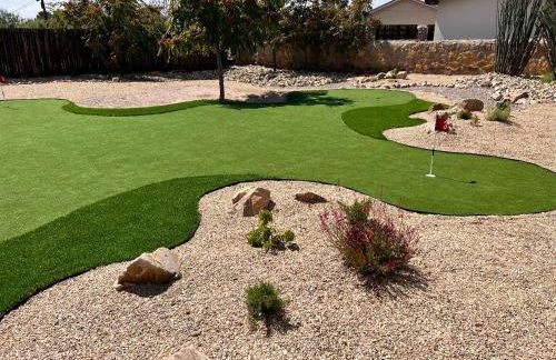 Modern Mini Golf Oasis - Foto 63