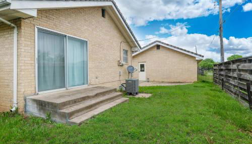 East Side Oasis 3BR 2 BA Coffee 5Min to Town East - Foto 3, Garden view