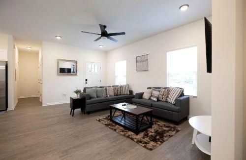 5 Min to Downtown - 12 to Elon - Deck - Wi-Fi - Foto 10