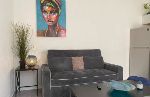 Chic Bungalow Apartment steps from Armature Works & Downtown Riverwalk - Foto 6