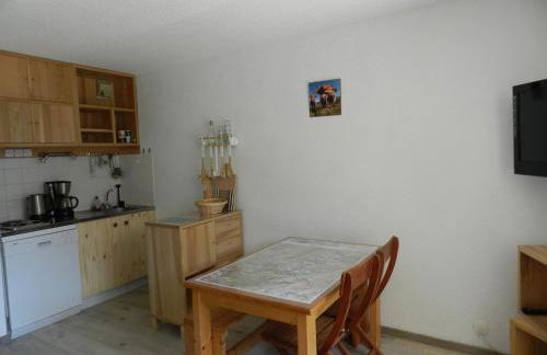 Appartement 6 pers, 1 cabine, au pied des pistes, balcon, ascenseur - FR-1-557A-50 - Foto 3