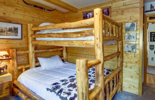 2 Mi to Show Low Lake: Scenic Cabin w/ Balcony - Foto 24