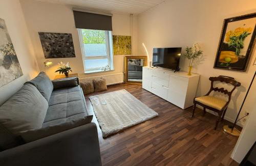 1 Zi Whg an der Universität zu Kiel-City, Alsenstrasse 17, perfekt als Schadenwohnung, eigener Parkplatz, 45 qm, große Wohnküche, , Wlan incl, perfekt möbliert, je 3 Min zur Universitätsklinik zu Kiel, Ostsee, Seebäder, - Foto 5
