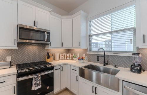 Luxury Charming 3BR 3Bath Free Wi-FI 8 Guests, Gated Home, Houston Downtown - Photo 19