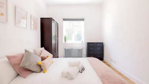 Bright, Spacious 2-bed, 5 mins from Tube, Sleeps 4 - Pass the Keys - Foto 4, Other