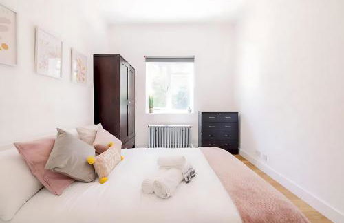 Bright, Spacious 2-bed, 5 mins from Tube, Sleeps 4 - Pass the Keys - Foto 4