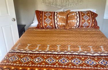 Private Cozy Hideaway with Deck Escape Austin 35mi - Photo 11