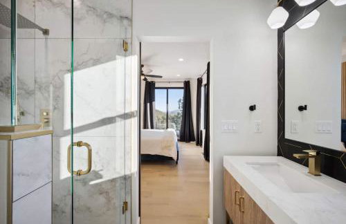 Modern Mountain House with Spa and Scenic Views - Foto 34