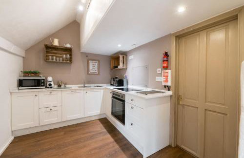 Cosy Cotswolds Farm Stay with Log Burner - Peaceful Winter Retreat - The Dairy - Foto 33