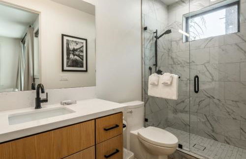 New Luxury 4BR /3BA Obsidian Reserve #110 – Hot Tub, 2-Car Garage, Pool Table, Mount Views! - Foto 28