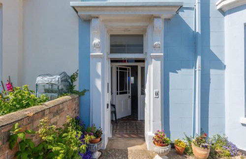 Rooftop Hideaway -Central Coastal Flat - Sea Views - Photo 7